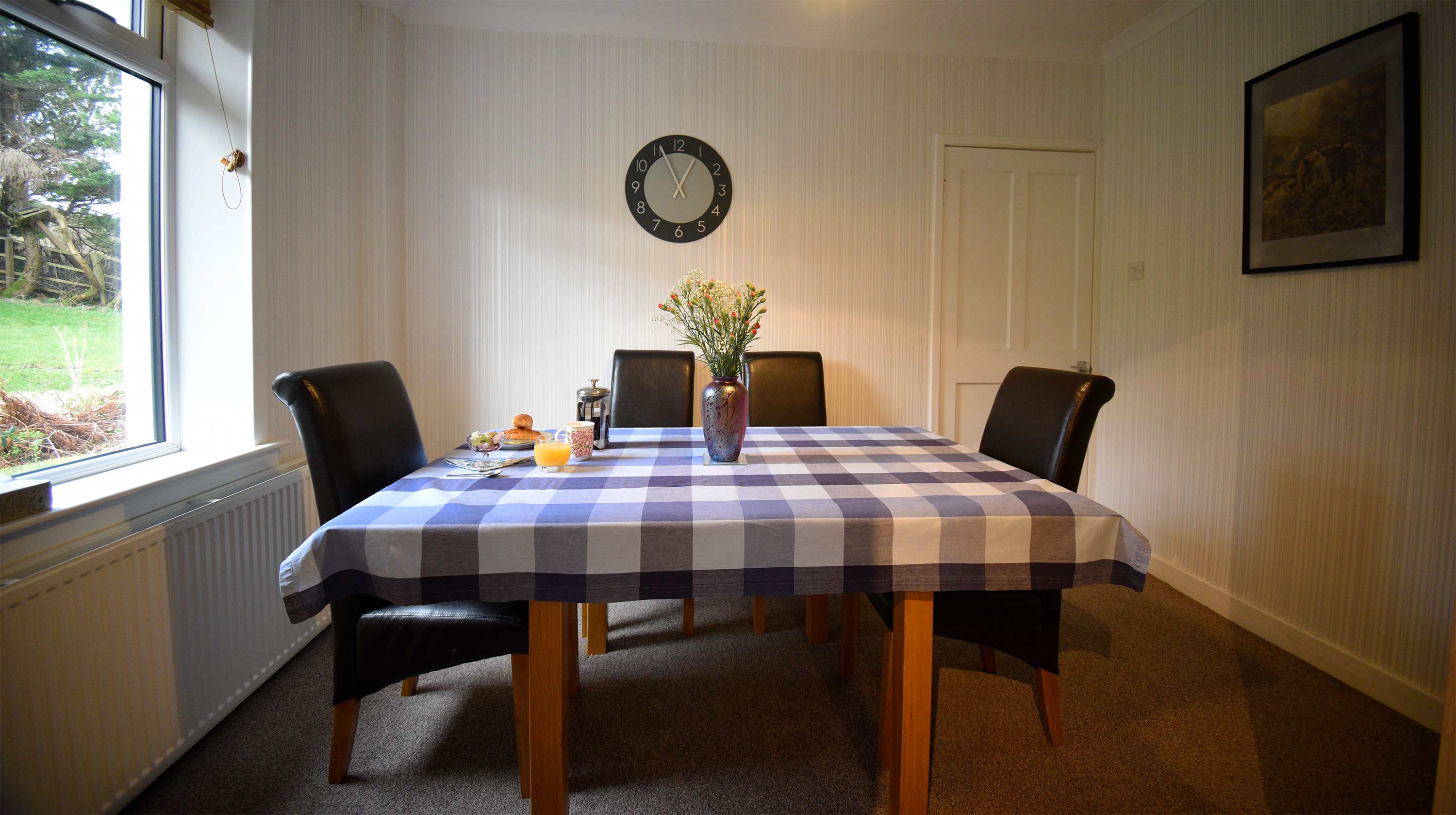 Fladda Chuain Self Catering contains a spacious dining room where you can enjoy breakfast and evening meals